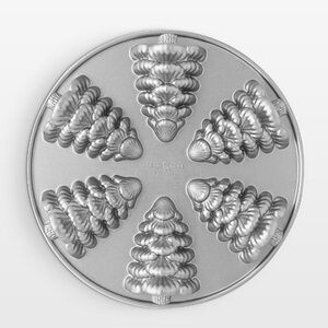 New! 🌲🌲🌲Nordic Ware Tree Cakelet Baking Pan